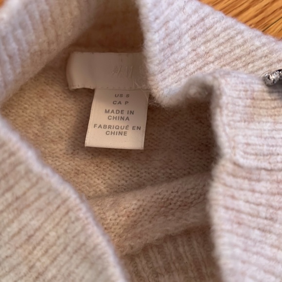 EUC hm sweater with detail - Picture 3 of 3